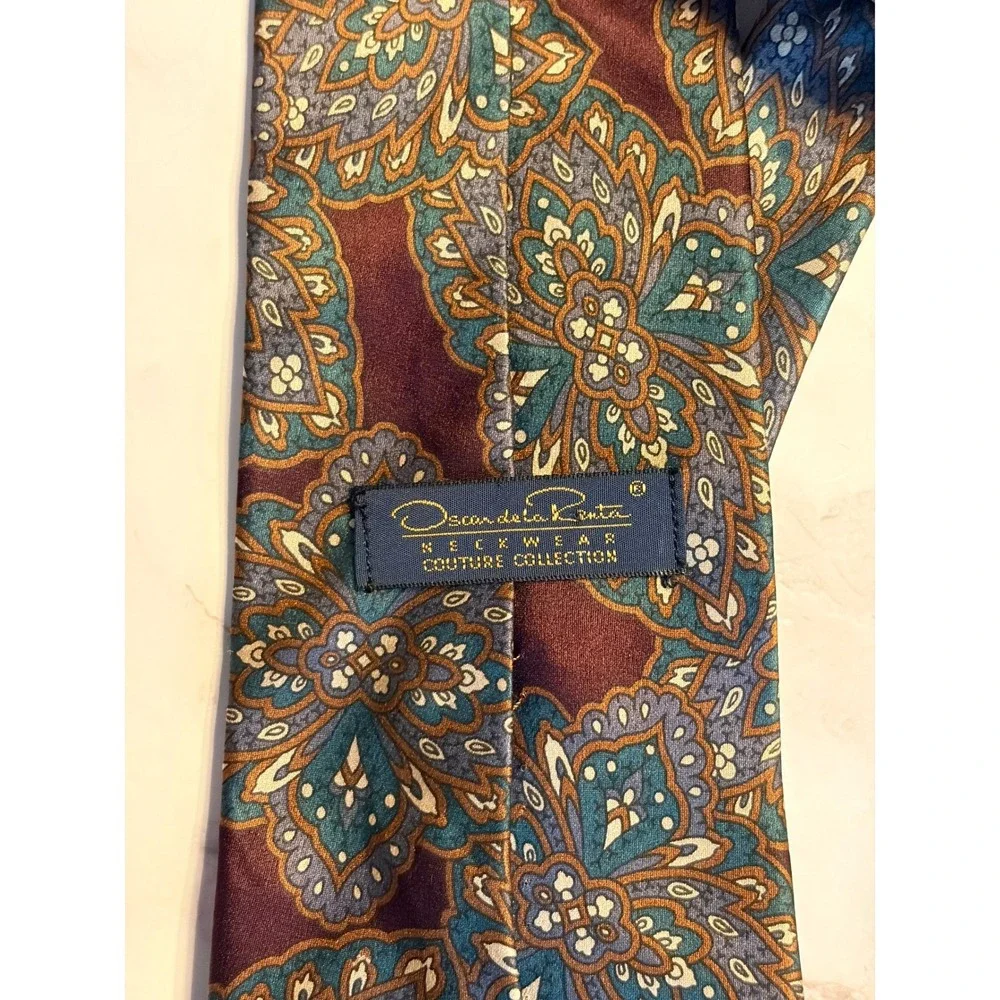 Oscar de la Renta Couture Silk Tie Burgundy Paisley Medallion Made USA Vintage